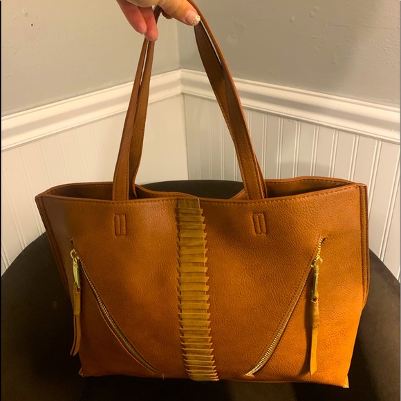 Steve Madden Handbags - Steve Madden large camel tote with matching crossbody